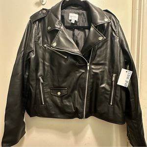 A Beautiful Black Faux leather women’s jacket! Can be worn anywhere!